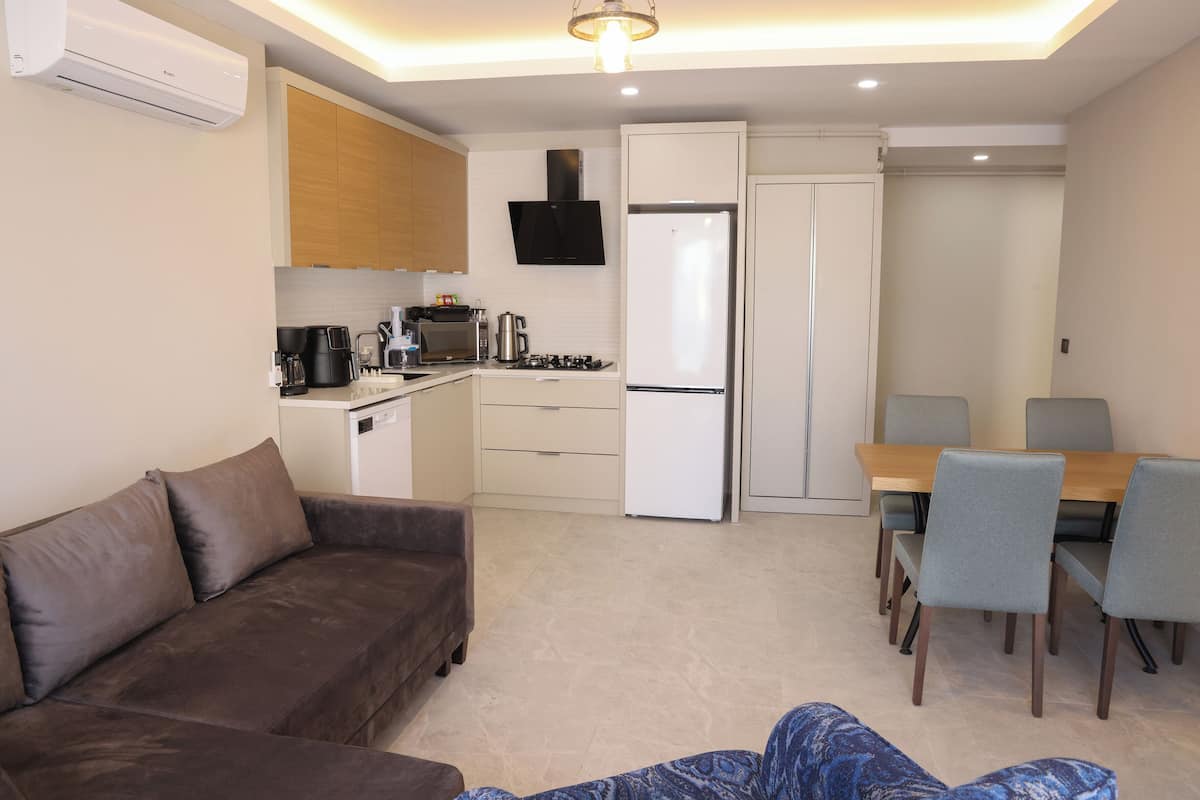 Deluxe Apart Daire, 1 Çift Kişilik Yatak ve Çekyat, Havuz Manzaralı